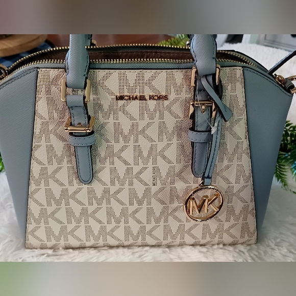 FIRM...New AUTHENTIC NWT MICHAEL KORS CIARA PALE BLU MLT MED MESSENGER PURSE - Picture 2 of 9